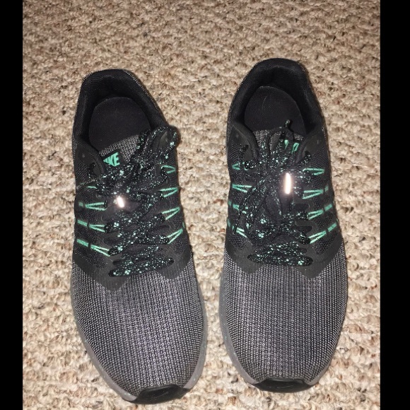 Nike running shoes - Picture 3 of 4